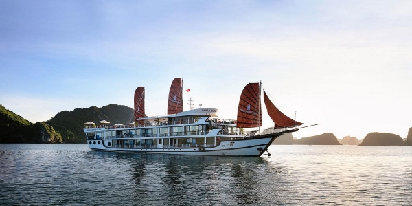 PERLA DAWN LUXURY SAILS LAN HA BAY