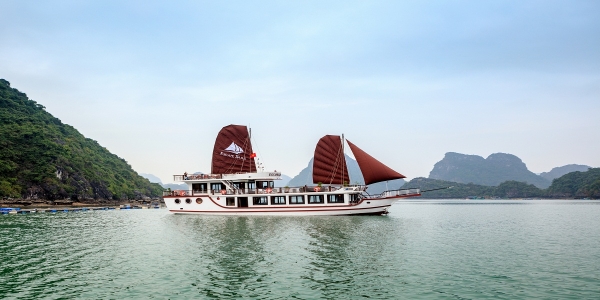 ESCAPE SAILS LUXURY LAN HA BAY